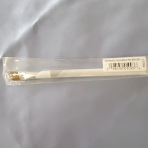 Bare Minerals tapered eyeshadow brush